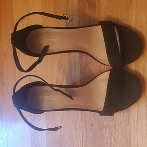 ShoeDazzle black ankle-strap dress sandals. faux-suede open toe Size 6